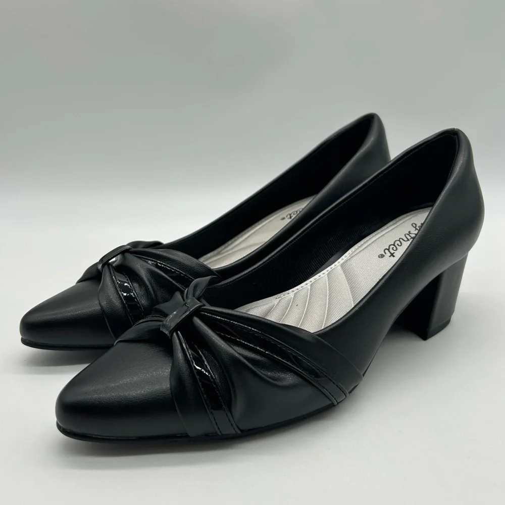 Easy Street Millie Black Pumps Size 11 Medium Low Block Heel with Patent Toe NWB